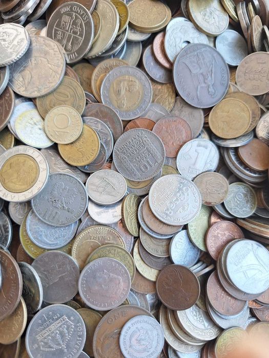 LOT 11 Kg monede straine diverse == peste 2500 bucati