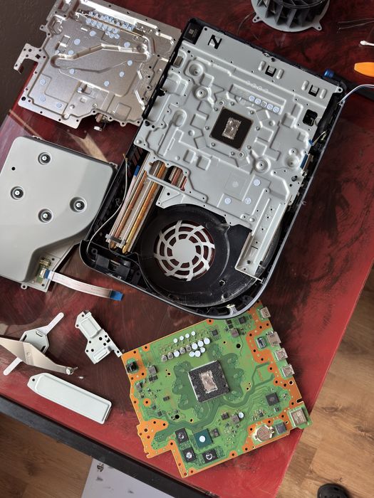 Configurare si asamblare pc, mentenanta Macbook, console ps sau xbox