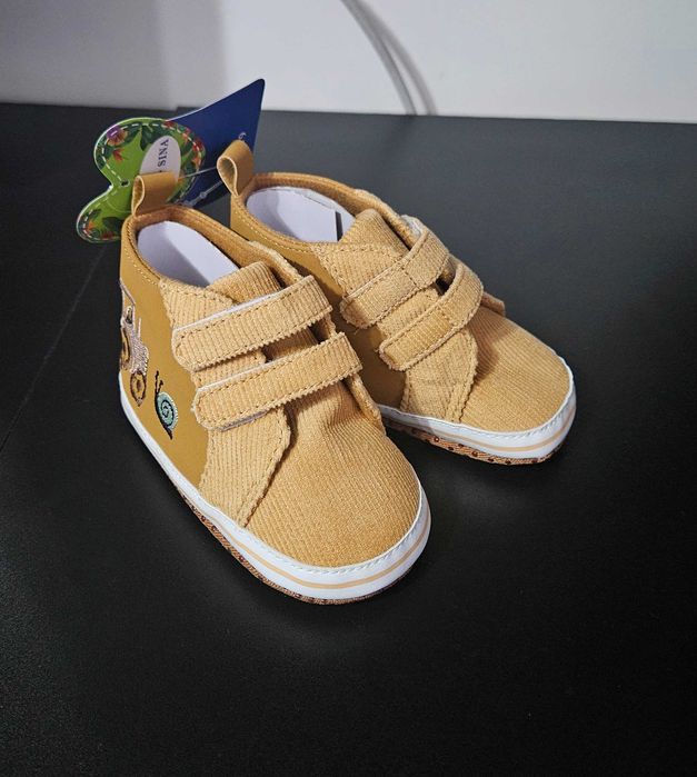 Sneakersi galbeni 7-12 luni