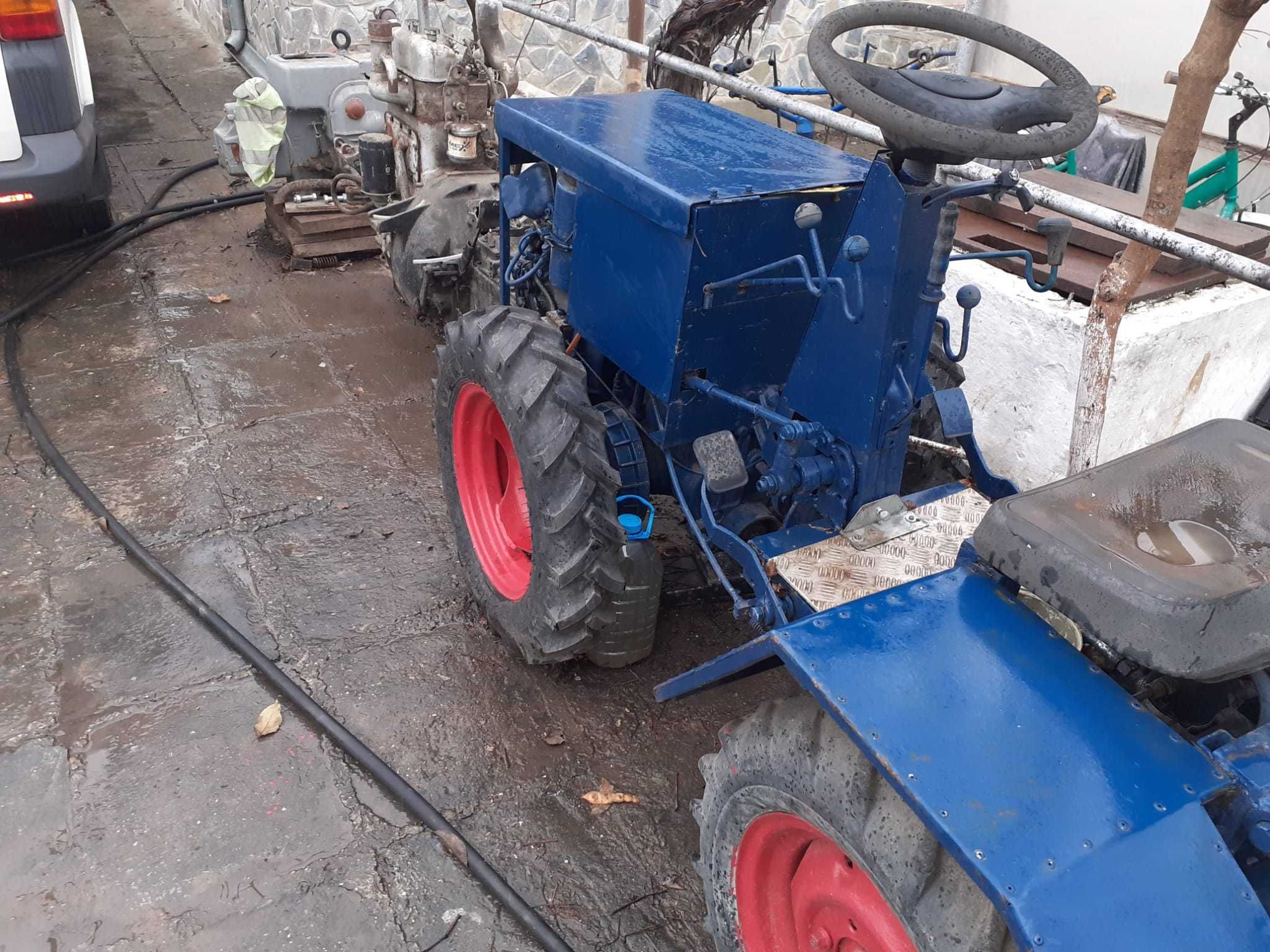 Tractoras cu articulatie centrala