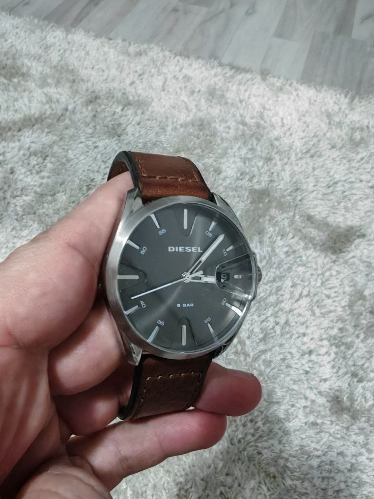 Ceas Fossil și Diesel