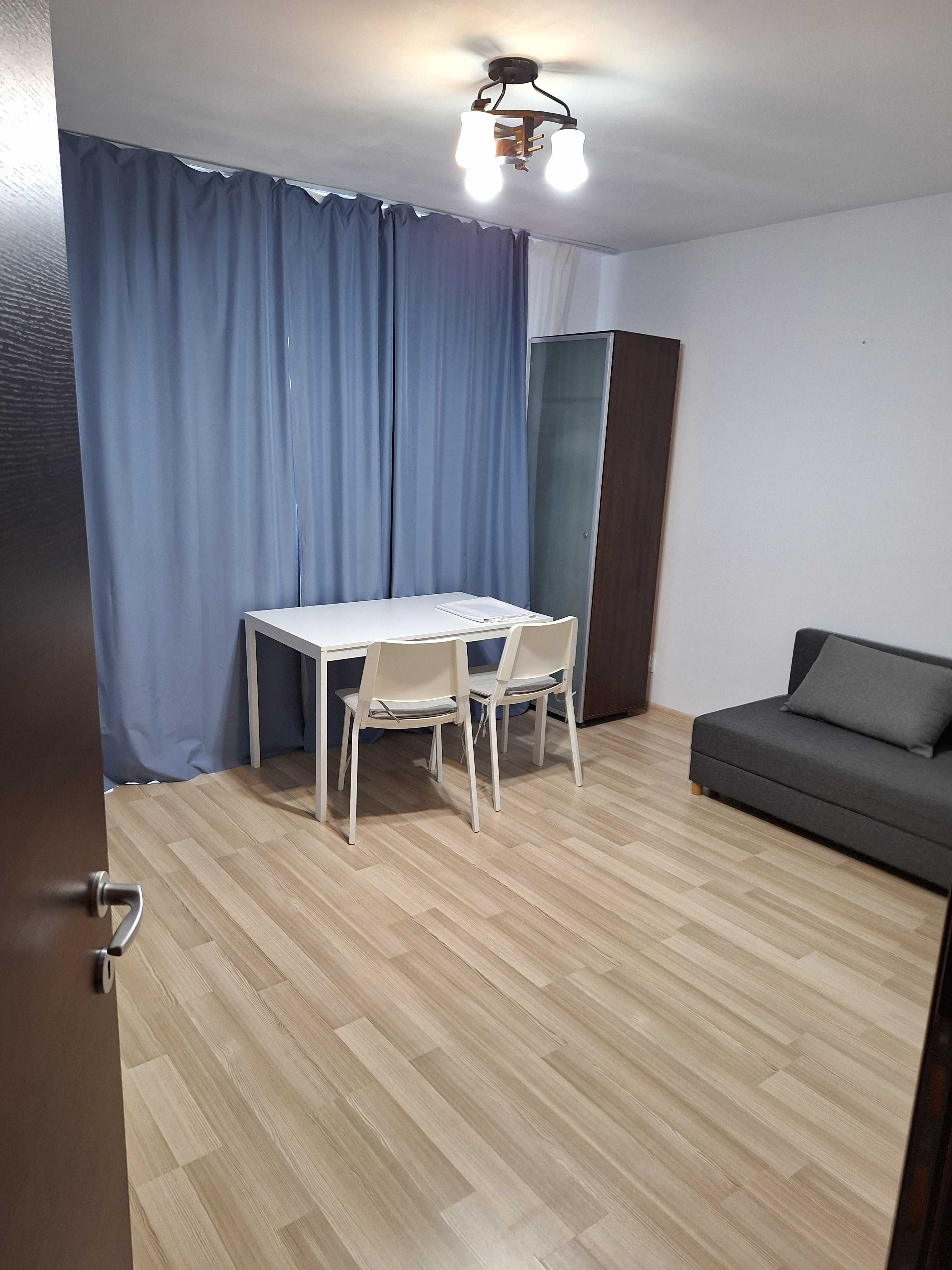 Închiriez apartament