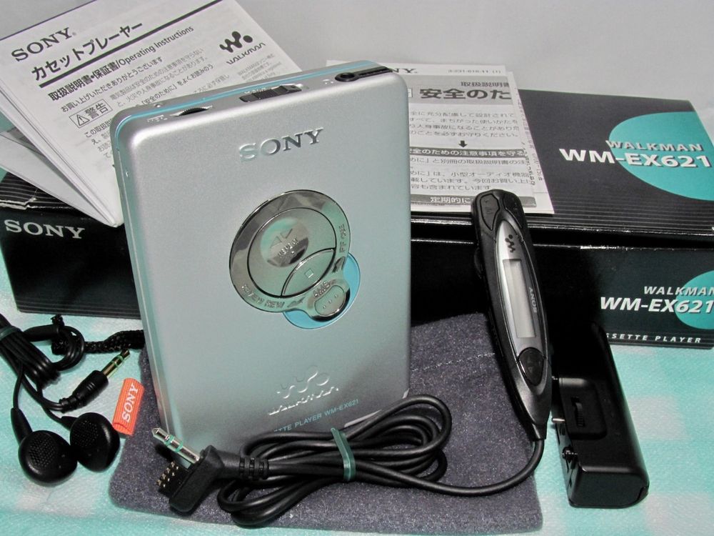 Продам кассетный плеер sony