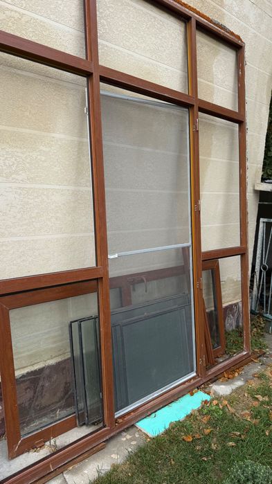 Пластиковые окна с двери