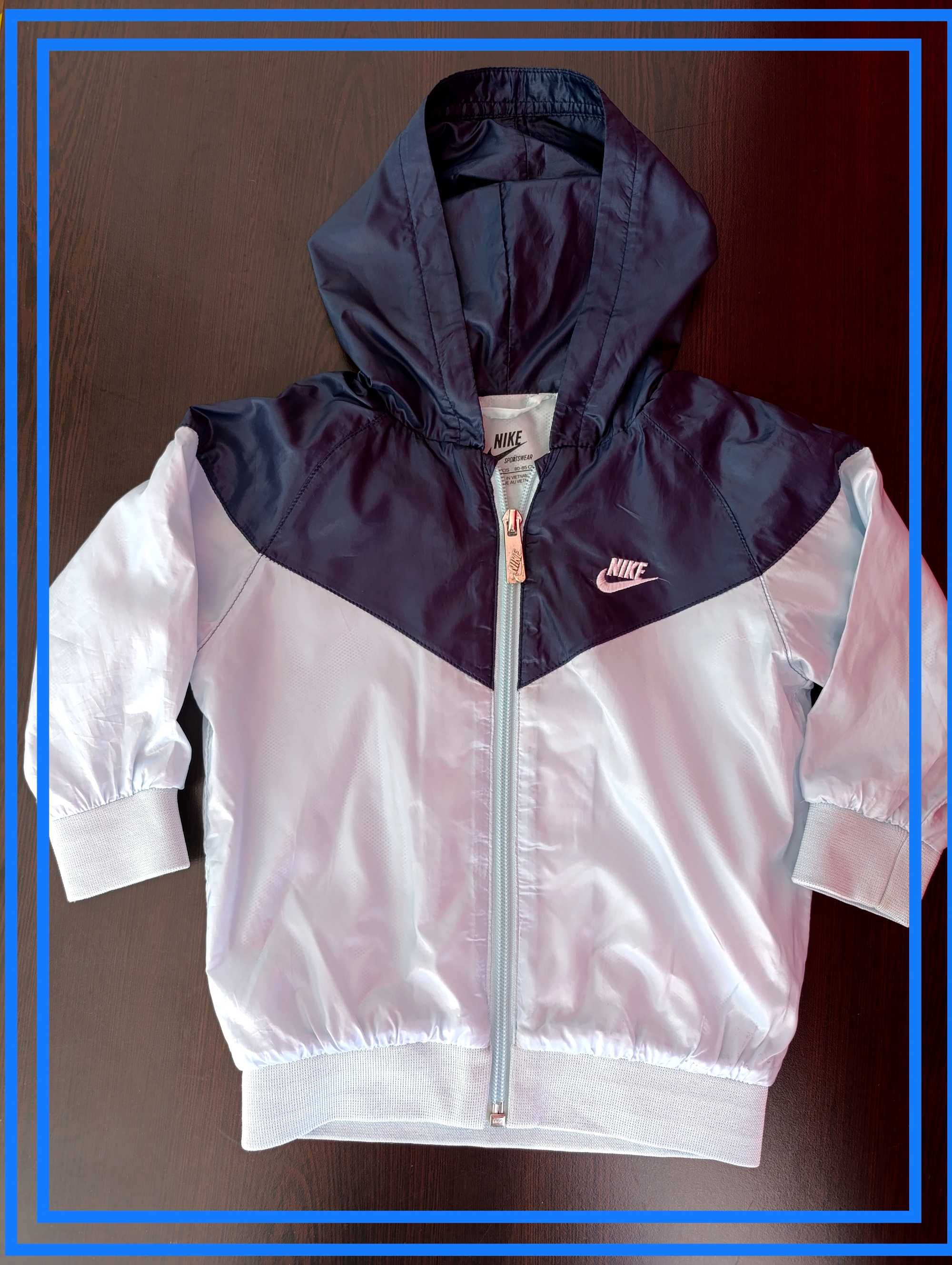 Оригинальни Nike ветровка, като нова, размер 12–18 м, внос от Фрации