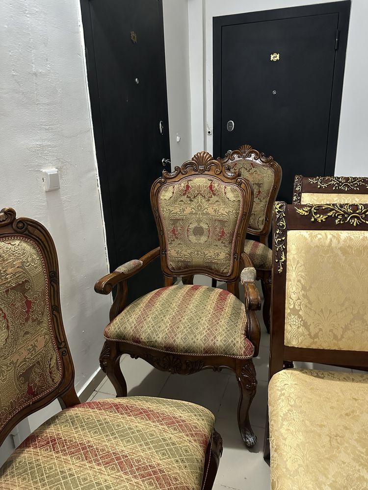 Стол с 12 стульями