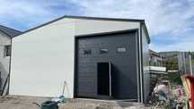 Construiesc hale metalice, aceasta din poza este de 10x8 cu 4 metri .