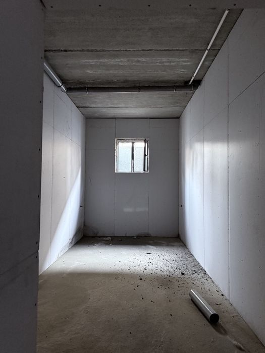 Кукон шахрида  янги домда  подвал  101м2 сотилади.