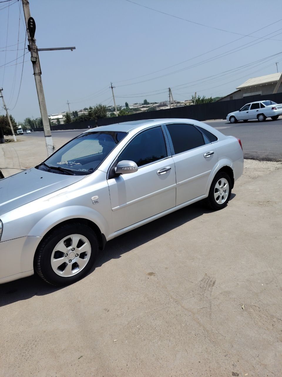 Lasetti 1.8 2010yil yurgani 290ming kraska petno bor