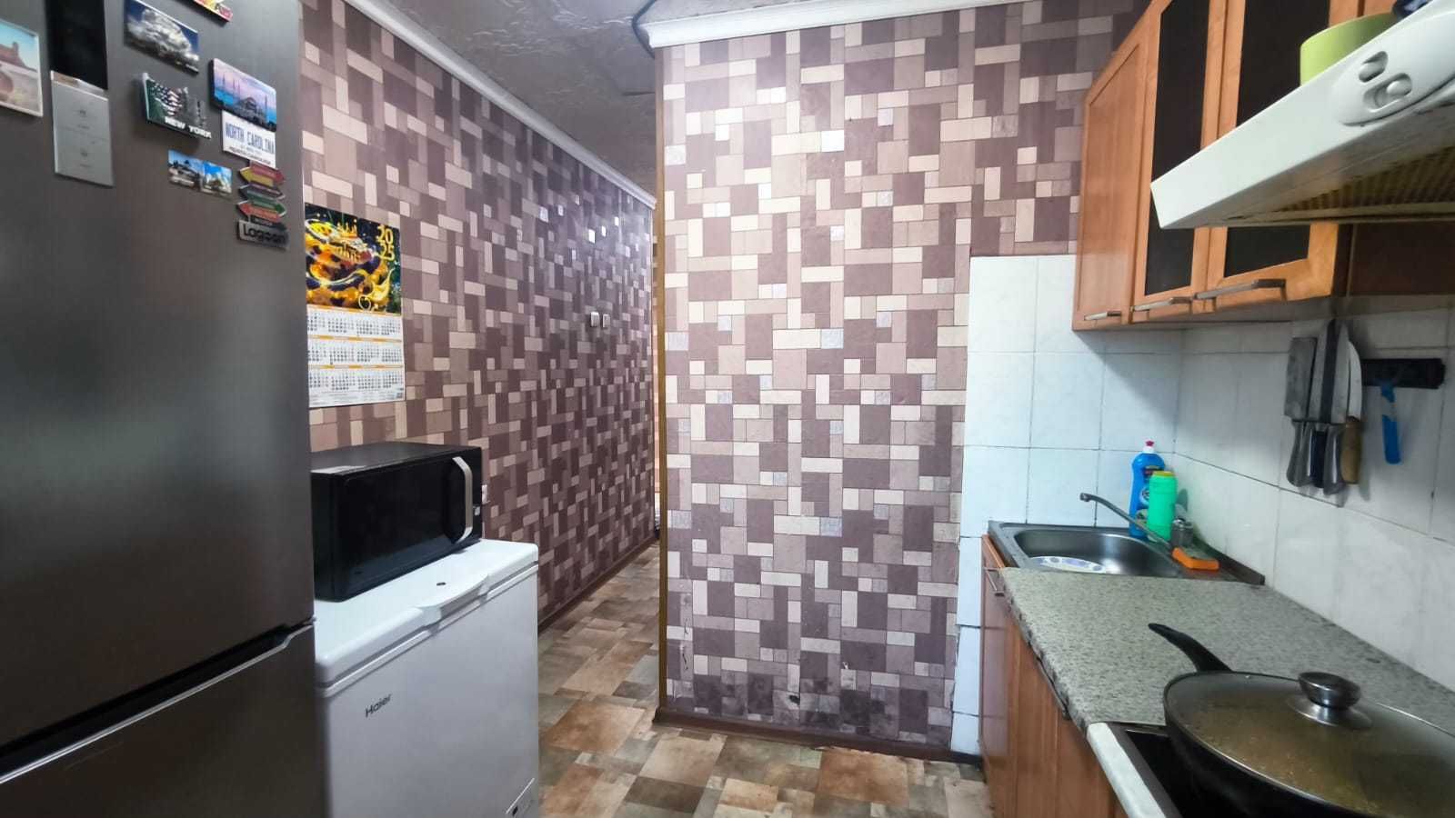 Продаю 4 ком квартиру в 6 мкр( р-н школы №10)