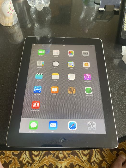 Ipad 4  16GB с протектор