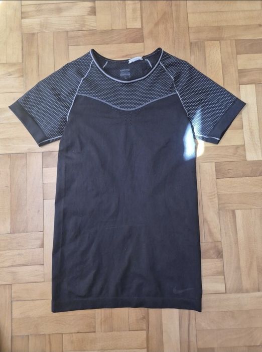 Tricou de compresie Nike Pro Hypercool pentru femei, mărimea M