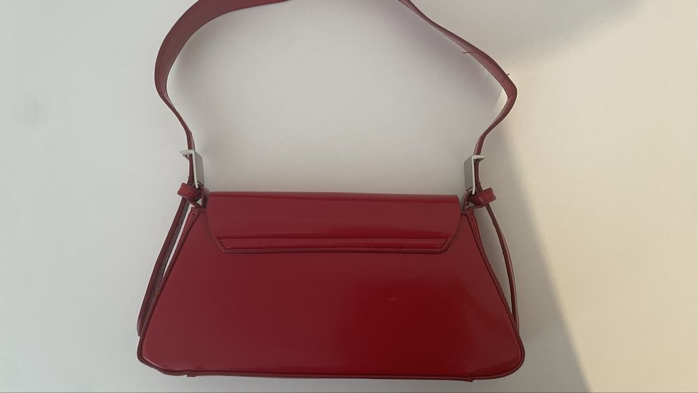 Чанта Zara в червен цвят с регулируема дръжка