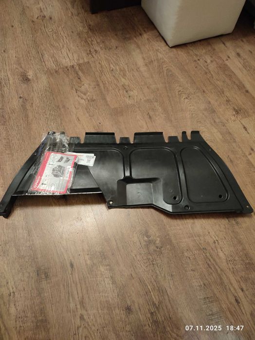 Кора за под двигателя за Голф 4