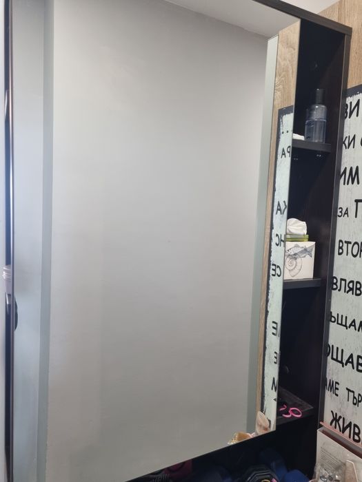 Етажерка за козметика с огледало