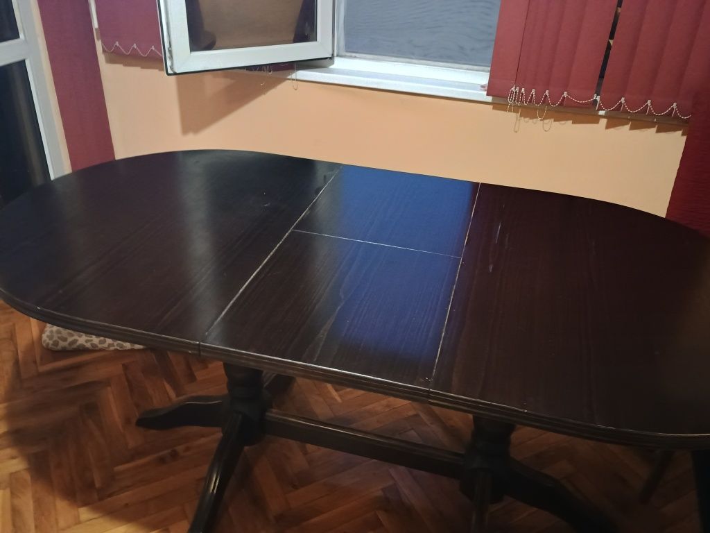 Продавам кухненска масивна маса