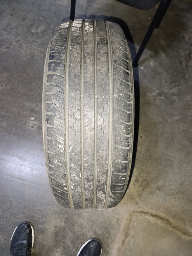 Продам одну шину Dunlop  на рав 4  в отличном
