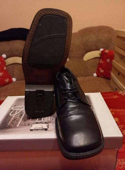 Продавам мъжки обувки