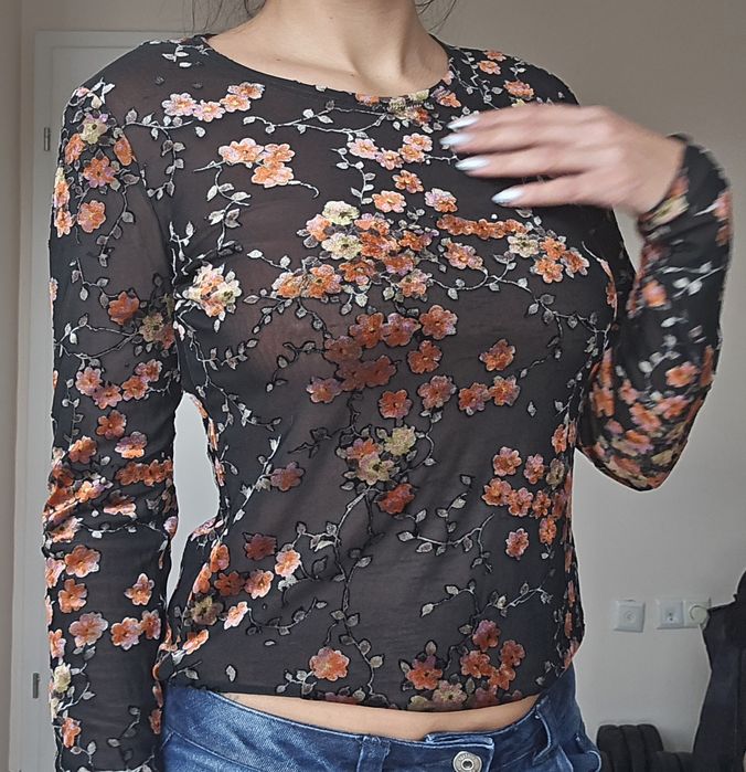 Подплатена меш блуза с апликации