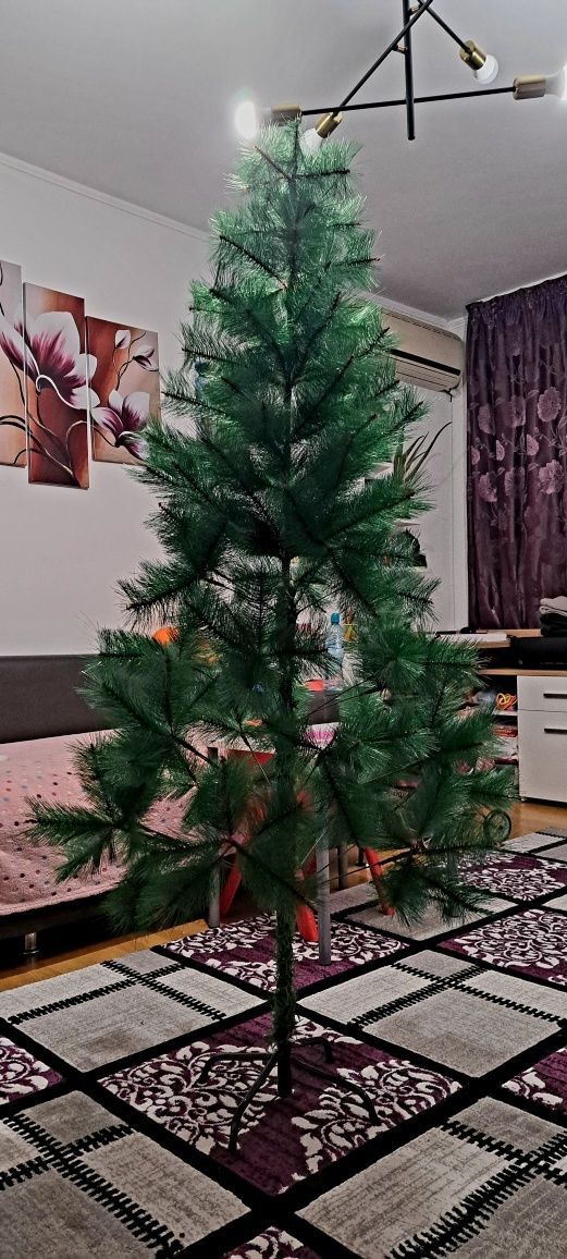 Brad Artificial 180cm + decorațiuni Bonus