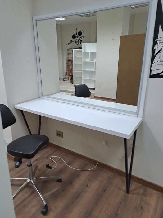 Продавам фризиорски стол