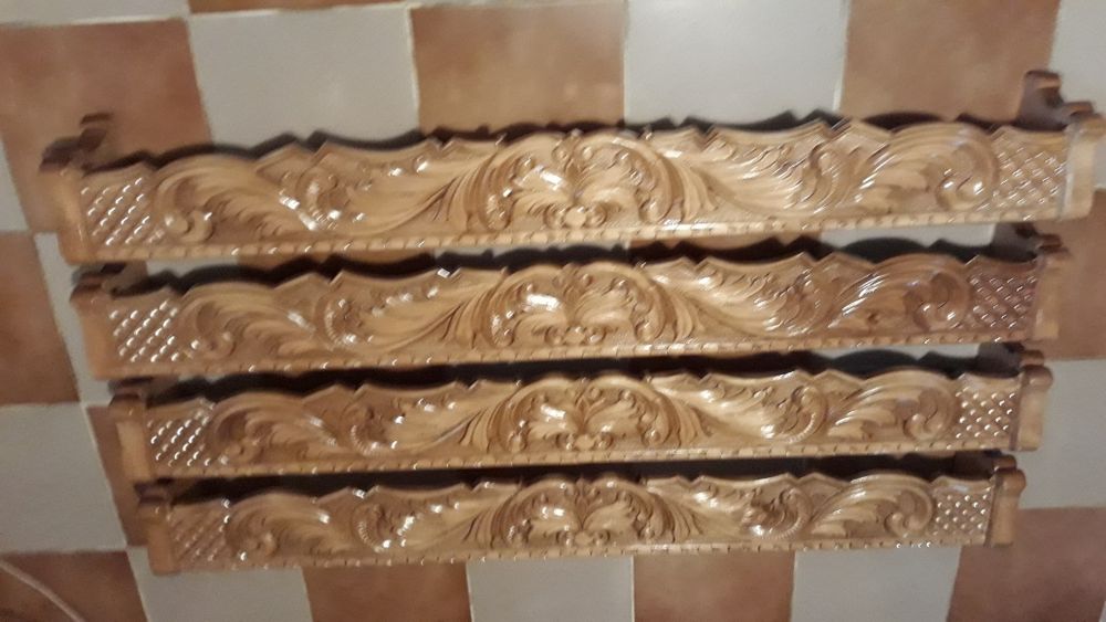 Galerii lemn natural.