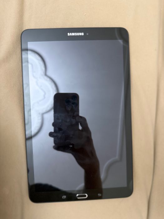 Samsung Galaxy Tab E 9.6, модель SM-T561.
