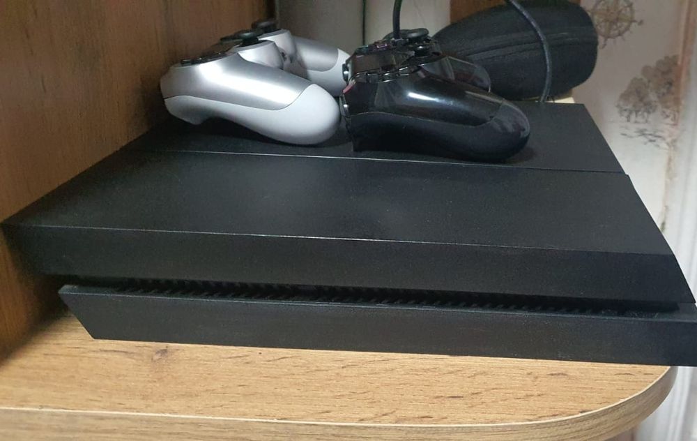 Ps4 fat почти новая