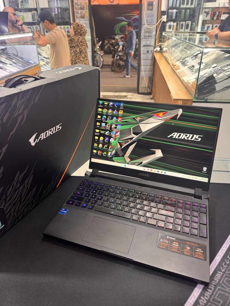 Ноутбук Gigabayt AORUS  Inte Core i7 SSD 1TB ОЗУ 16GB RTX 3070 8GB