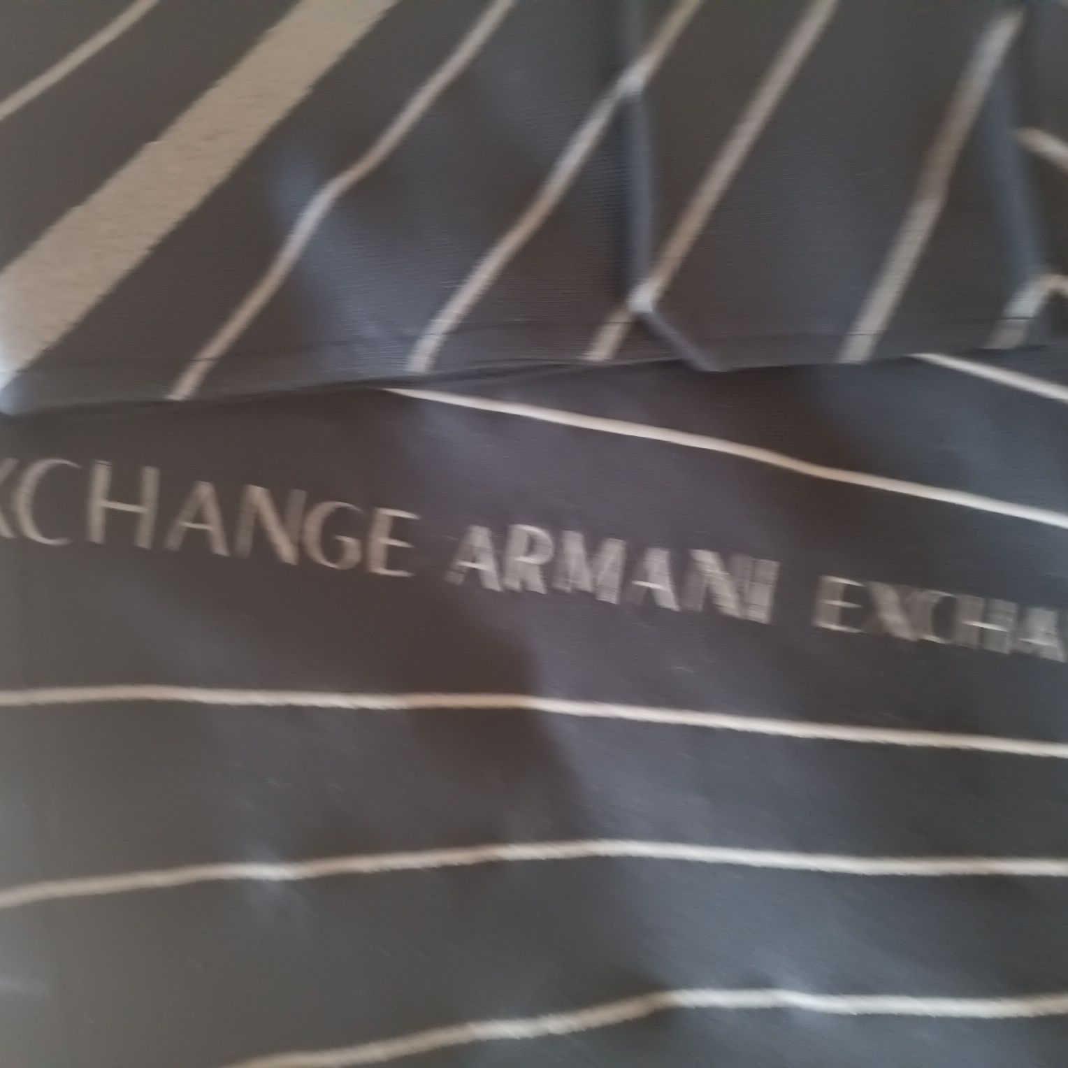 Овърсайз къс панталон Armani Exchange.