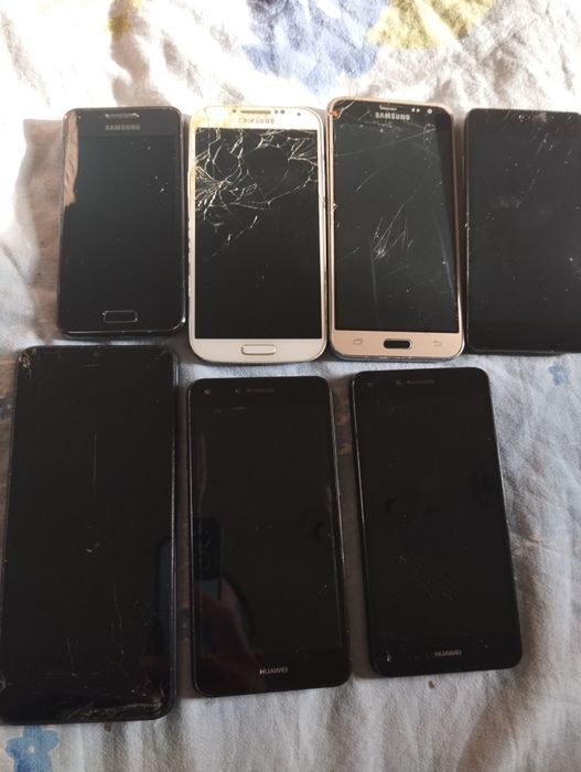 Vând telefoane pentru piese