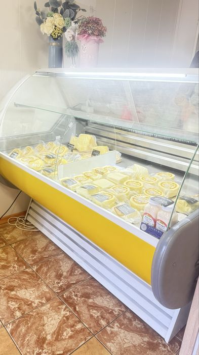 Продам холодильную витрину