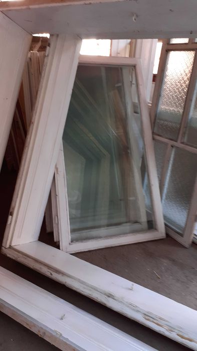 Usi si ferestre din lemn,vopsite