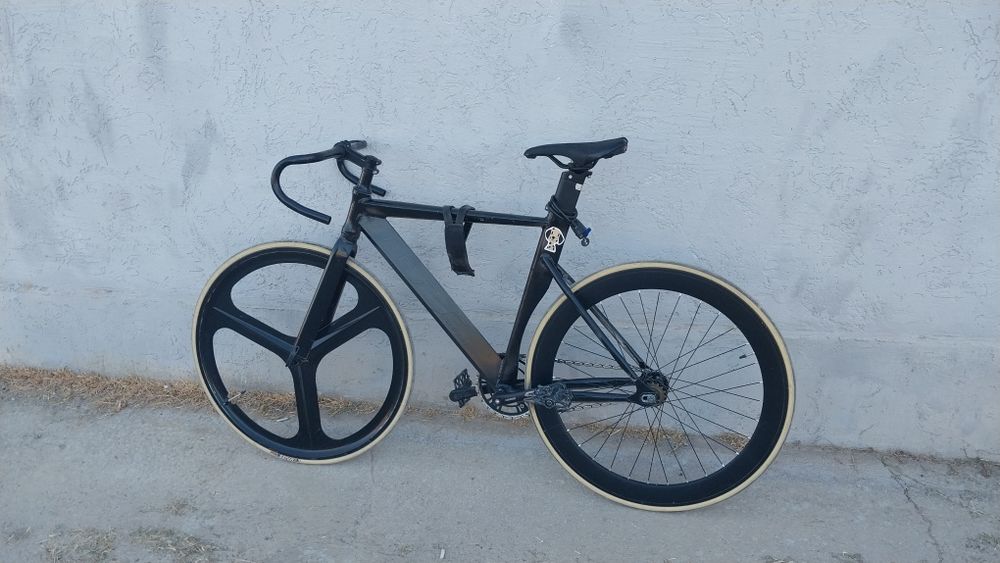 Продам фикс перекрашенный на джити