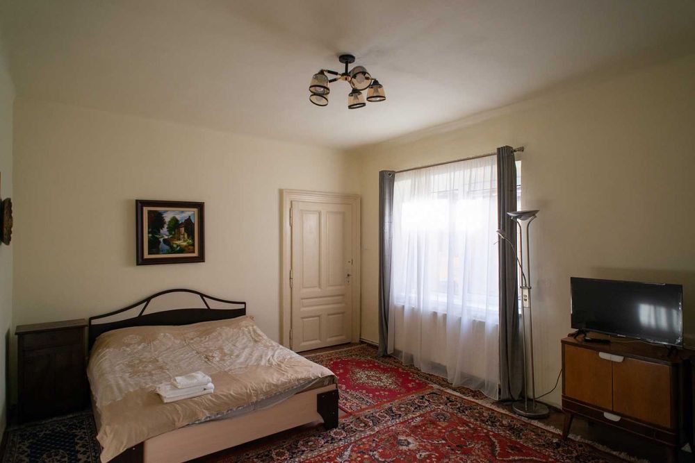 Apartament 2 camere, aer istoric, parter casa Centru, str. I Maniu