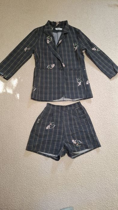 Пакетом стильная одежда на девушку  размером xs