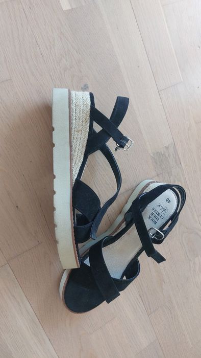 Sandale cu platforma