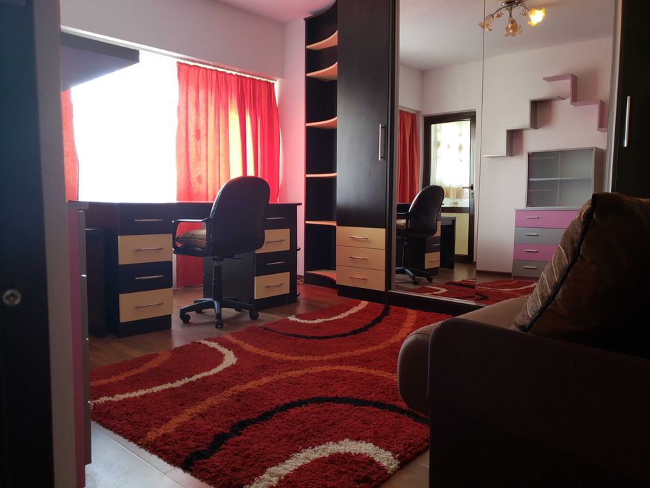 Ofer spre inchiriere apartament cu o camera de 39 mp, ultracentral.