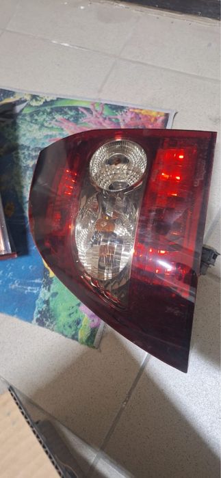 Машинанын фары сатылады.