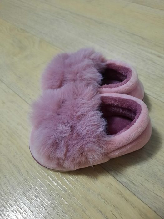 Продам новые детские тапочки