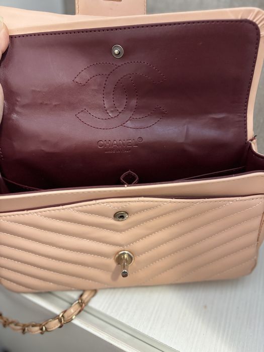 Черна и розова чанта Chanel