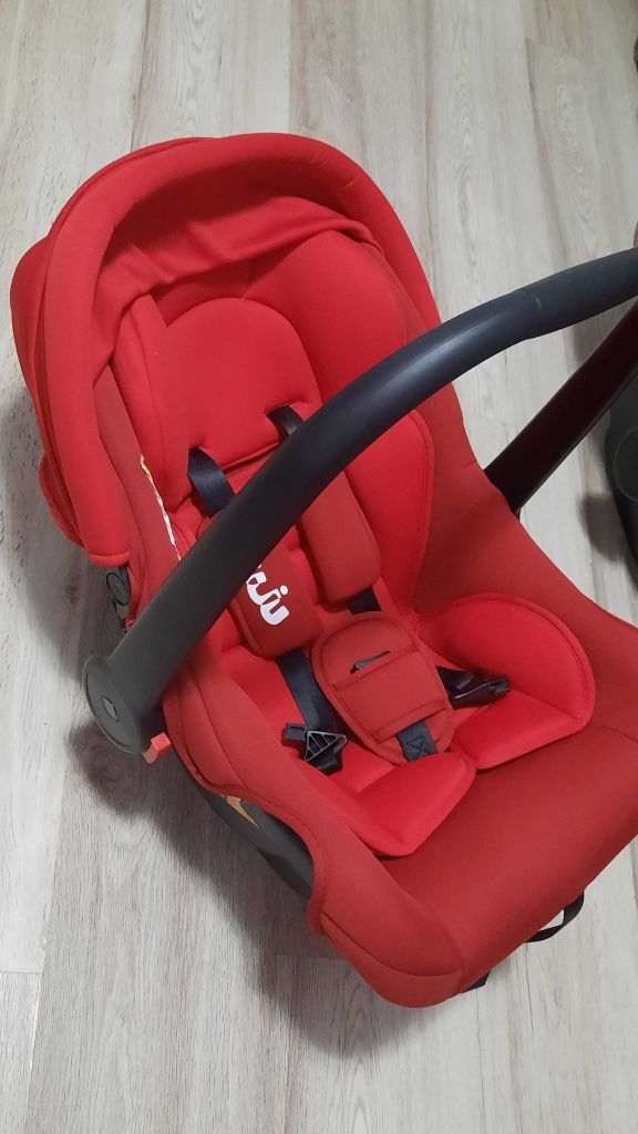 Vând coș auto tip scoică marca Juju Baby Boo