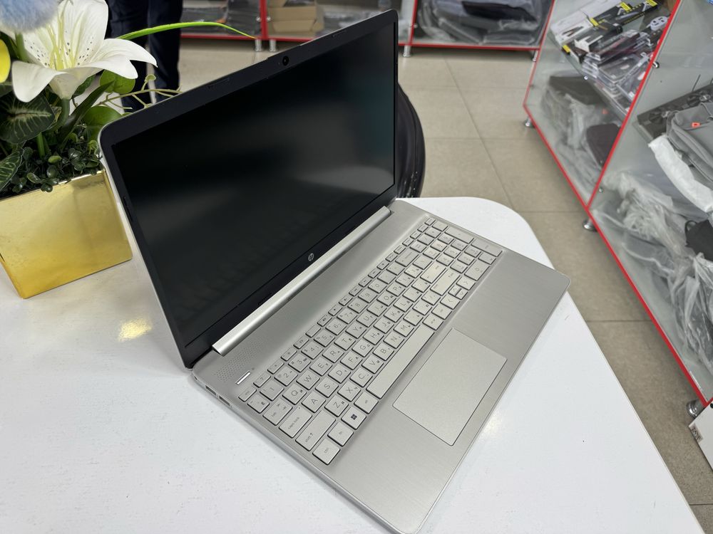 yangidek hp core i3-12 avlod 8/256 ssd lik dasturlashga ham bemalol