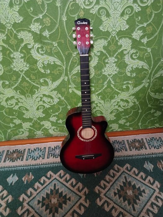 Гитара классная почти новая