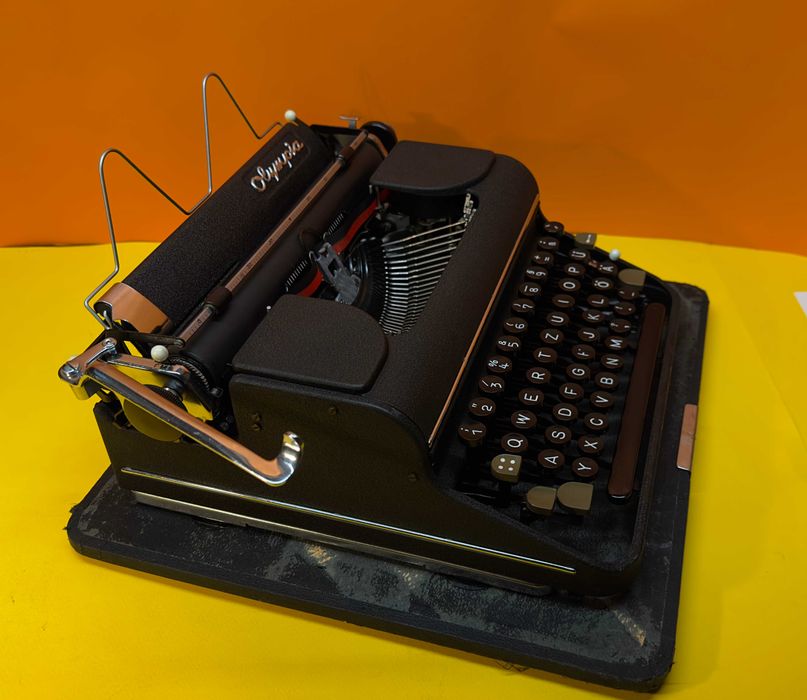 Пишеща Машина Olympia Латиница Топ Състояние Обслужена 1940 Година !