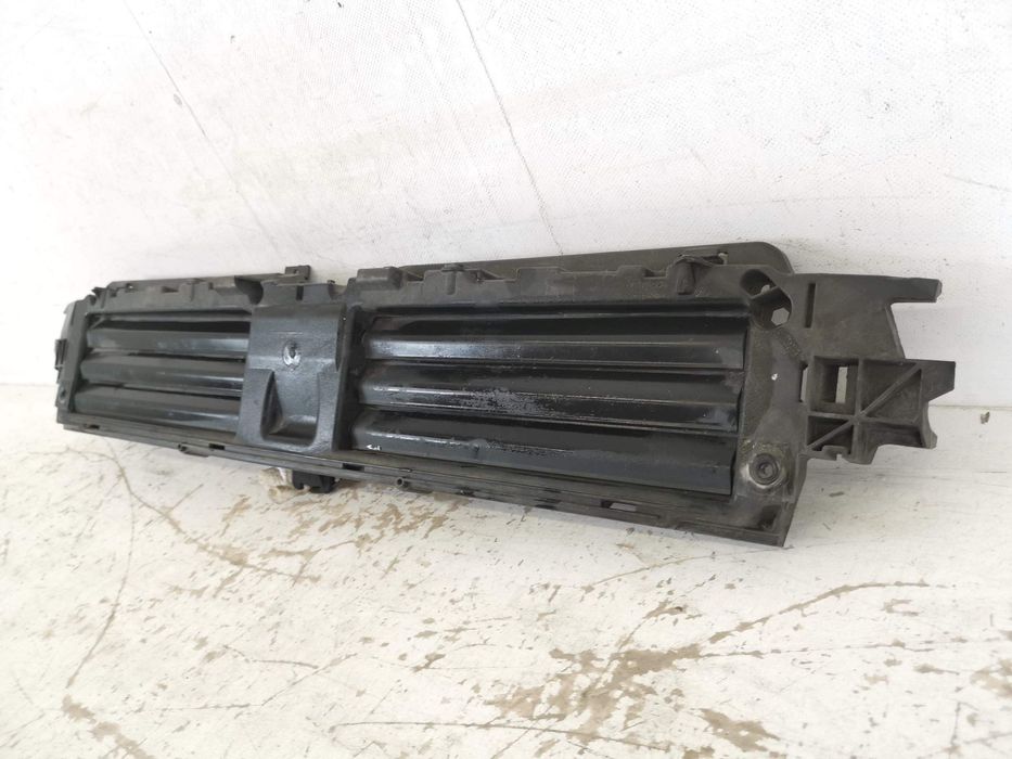 Ауди А4 Б9 / Audi A4 B9 [ - ] Оригинална предна решетка в добро състоя