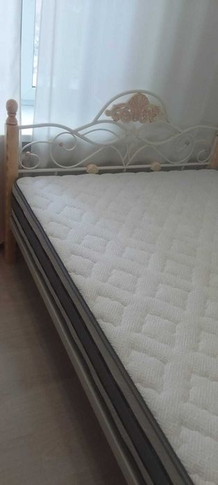 Кровать красивая 140 на 200