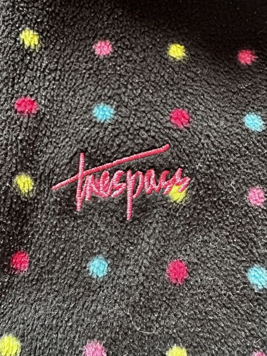 Продавам поларче на Trespass за момиче