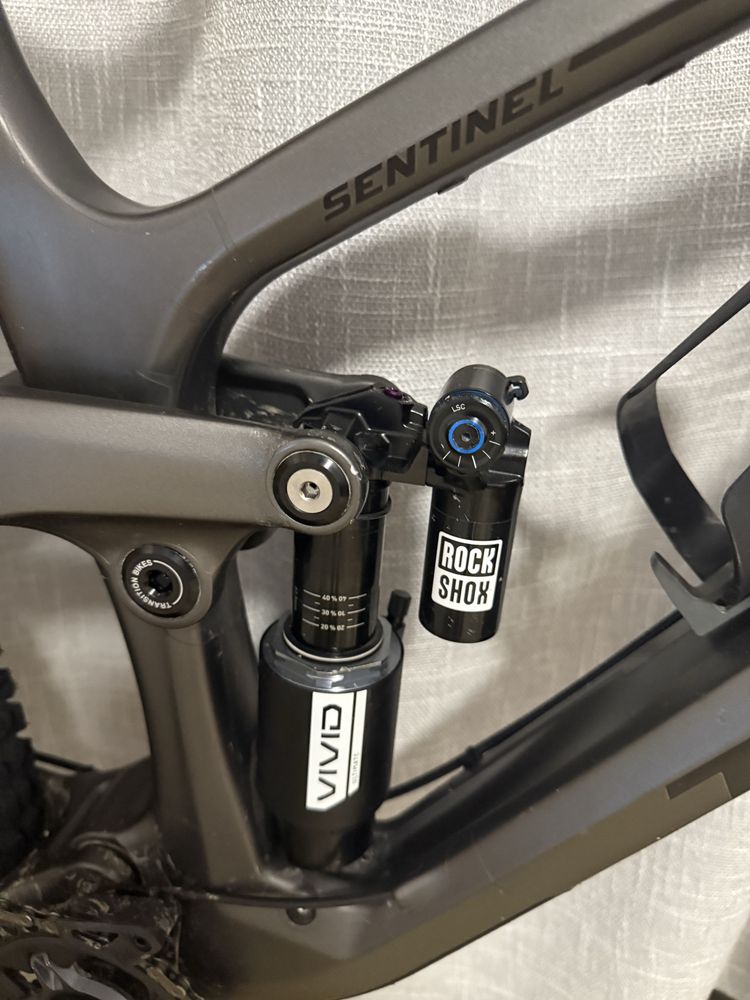 Bicicleta full suspensie full carbon