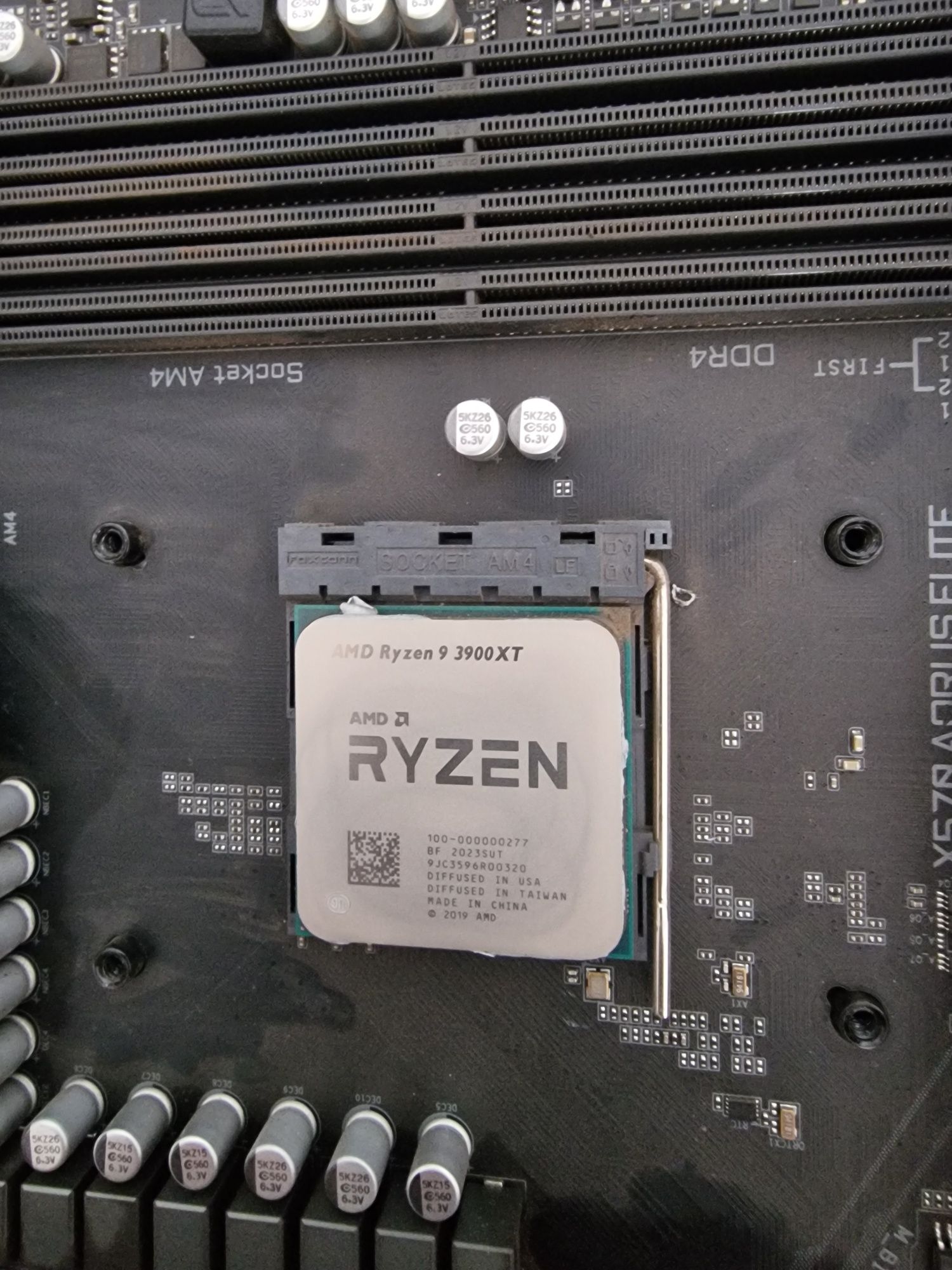 Procesor AMD Ryzen 9 3900XT 24 Threads 4.5 Ghz Ca NOU Carti
